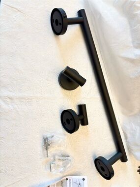 NWT Matte Black 16" Bathroom Towel Bar with 2 Matching Hooks